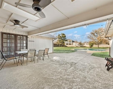 1000 Raven Bend Court - Photo Thumbnail 21
