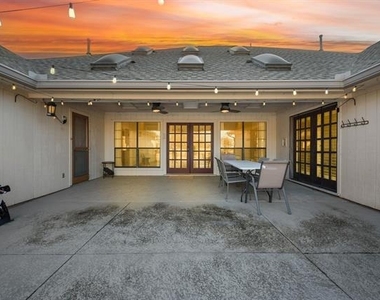 1000 Raven Bend Court - Photo Thumbnail 9