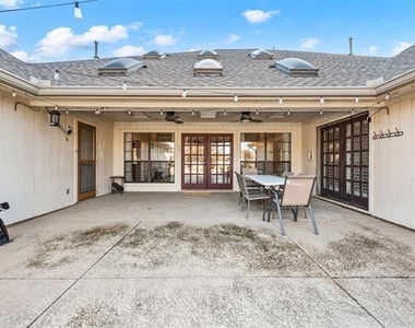 1000 Raven Bend Court - Photo Thumbnail 20