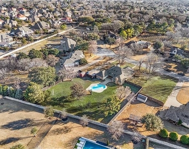 1000 Raven Bend Court - Photo Thumbnail 11
