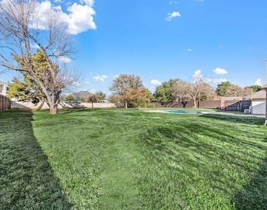 1000 Raven Bend Court - Photo Thumbnail 16