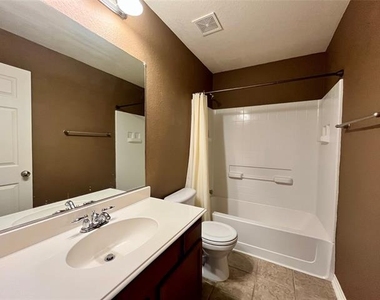 3504 Northpointe Drive - Photo Thumbnail 13