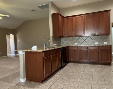 3504 Northpointe Drive - Photo Thumbnail 8
