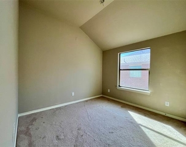 3504 Northpointe Drive - Photo Thumbnail 10