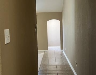 3504 Northpointe Drive - Photo Thumbnail 15