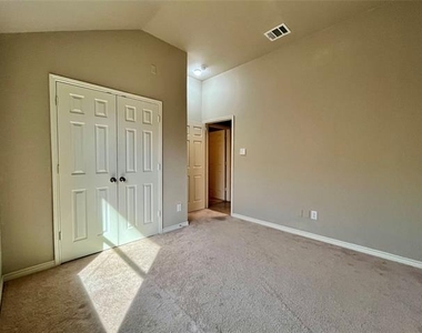3504 Northpointe Drive - Photo Thumbnail 11