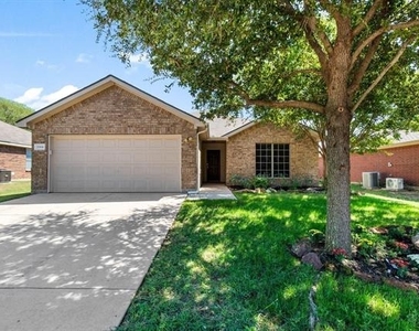 3504 Northpointe Drive - Photo Thumbnail 4