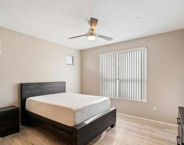 9550 E Thunderbird Road - Photo Thumbnail 8