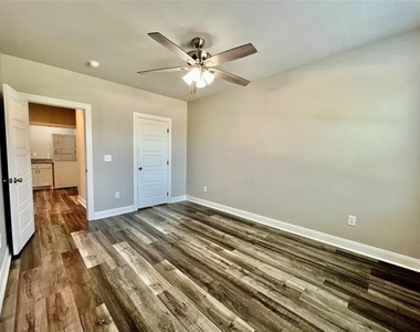 311 S Locust Street - Photo Thumbnail 12