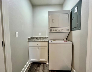 311 S Locust Street - Photo Thumbnail 9