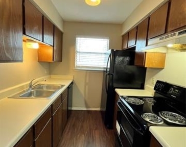 2526 W Prairie Street - Photo Thumbnail 3