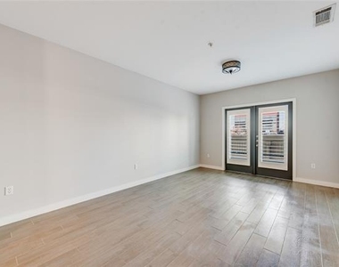 5609 Smu Boulevard - Photo Thumbnail 7