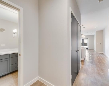 5609 Smu Boulevard - Photo Thumbnail 6
