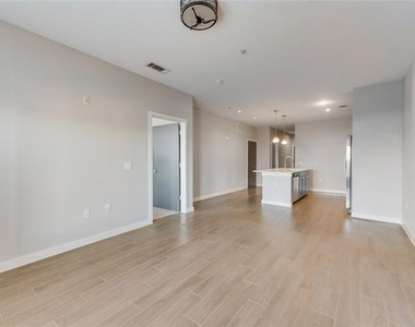 5609 Smu Boulevard - Photo Thumbnail 9