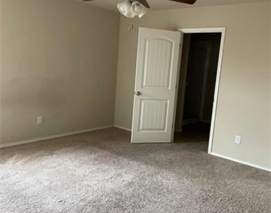 2406 Fall Court - Photo Thumbnail 3