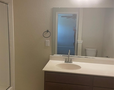 2406 Fall Court - Photo Thumbnail 9