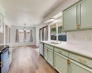 1656 Glenhill Lane - Photo Thumbnail 10