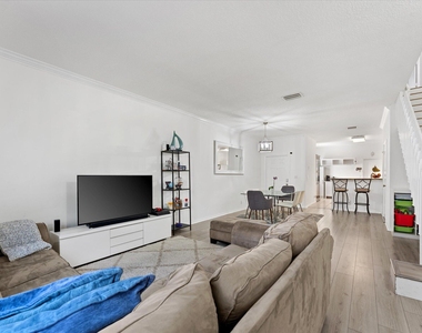 2264 Salerno Circle - Photo Thumbnail 9