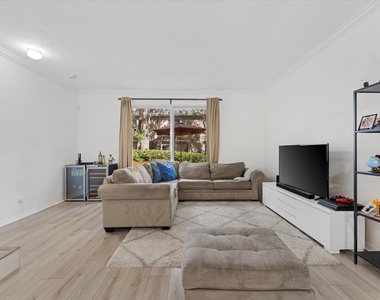 2264 Salerno Circle - Photo Thumbnail 8