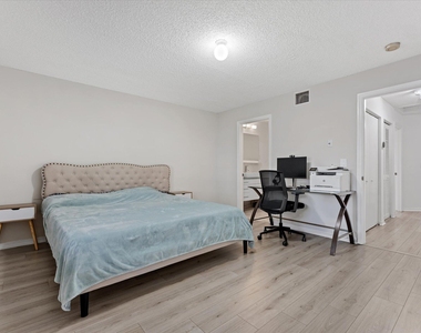 2264 Salerno Circle - Photo Thumbnail 11