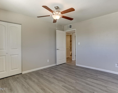 1527 W Huntington Drive - Photo Thumbnail 9