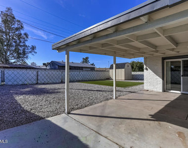 1527 W Huntington Drive - Photo Thumbnail 16