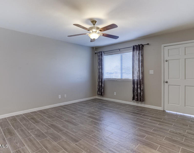 1527 W Huntington Drive - Photo Thumbnail 2