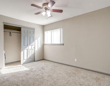 3870 Tulsa Way - Photo Thumbnail 6