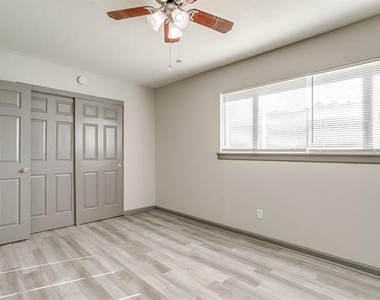 3870 Tulsa Way - Photo Thumbnail 2