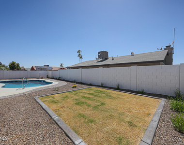11202 N 43rd Drive - Photo Thumbnail 30