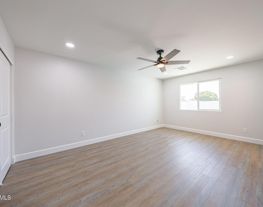 11202 N 43rd Drive - Photo Thumbnail 14