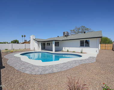 11202 N 43rd Drive - Photo Thumbnail 33