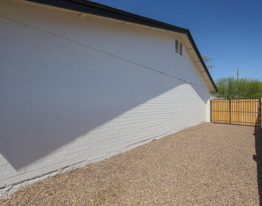 11202 N 43rd Drive - Photo Thumbnail 34