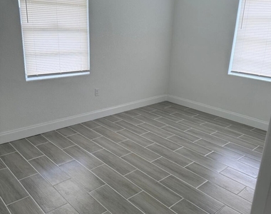 815 Dundas Court - Photo Thumbnail 1