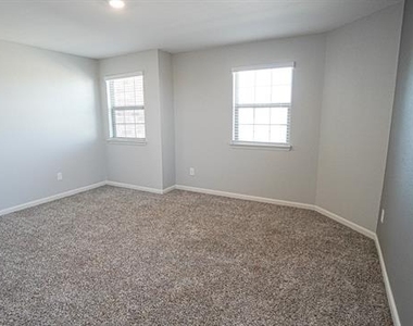 3012 Villegas Way - Photo Thumbnail 26