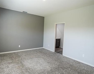 3012 Villegas Way - Photo Thumbnail 12