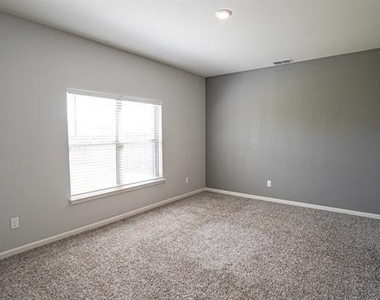 3012 Villegas Way - Photo Thumbnail 11
