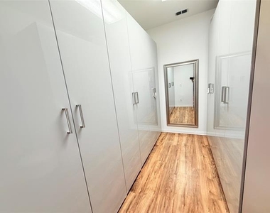 525 Abbey Court - Photo Thumbnail 12
