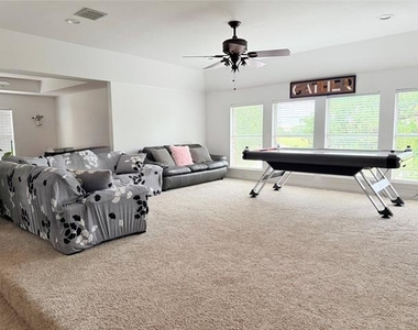 525 Abbey Court - Photo Thumbnail 13