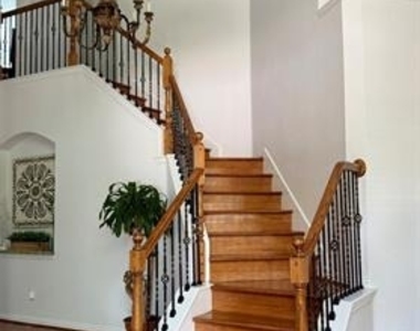 525 Abbey Court - Photo Thumbnail 1