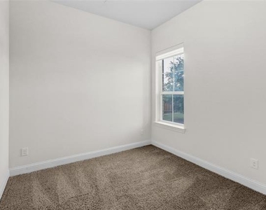 4941 Shore Crest Drive - Photo Thumbnail 10