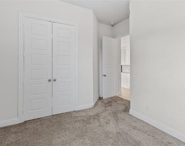4941 Shore Crest Drive - Photo Thumbnail 11
