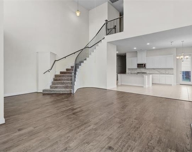4941 Shore Crest Drive - Photo Thumbnail 4