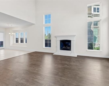 4941 Shore Crest Drive - Photo Thumbnail 3