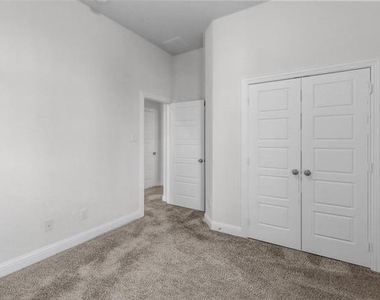 4941 Shore Crest Drive - Photo Thumbnail 18