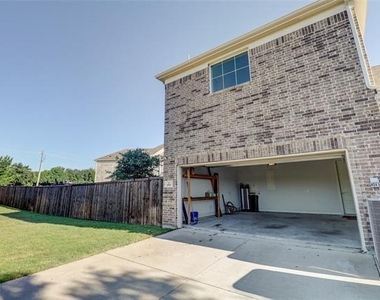 4941 Shore Crest Drive - Photo Thumbnail 12