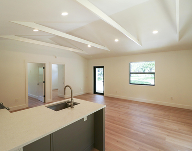2101 Riverland Road - Photo Thumbnail 4