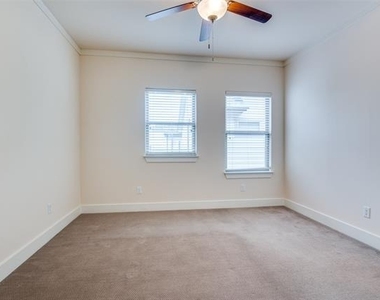 4323 Dickason Avenue - Photo Thumbnail 7