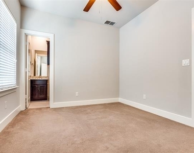 4323 Dickason Avenue - Photo Thumbnail 10