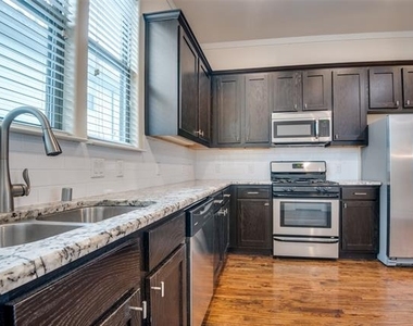 4323 Dickason Avenue - Photo Thumbnail 5